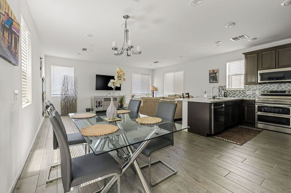 Tesuque At Gila Springs House | 3 Bedrooms 3 Baths New Build House In Chandler W/Community Pool & Hot Tub