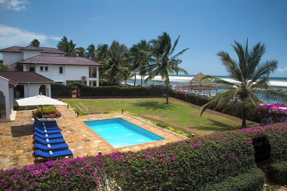 Marumbi Villa | Zanzibar Beachfront Villa 1012