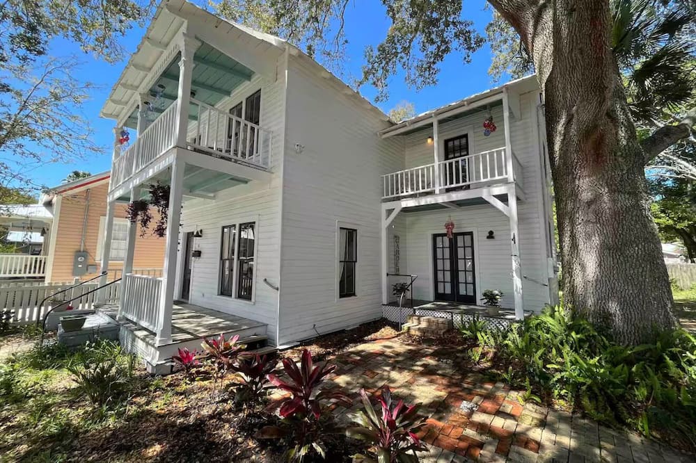 St. Augustine House | Charming Victorian Home in beautiful St. Augustine with WiFi, AC