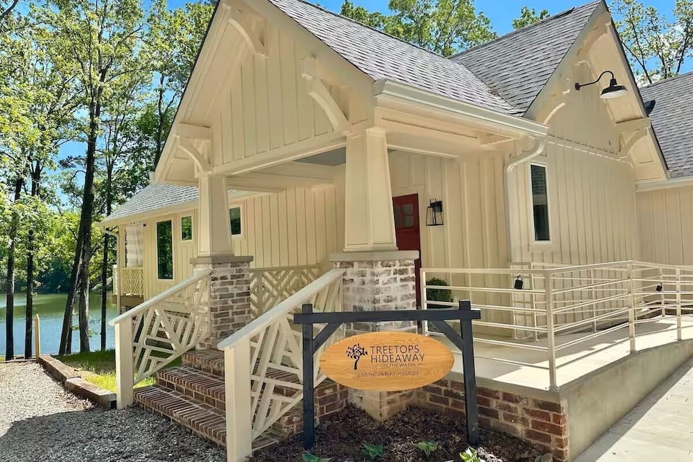 Jones Mills Cottage | Romantic-4 Poster on Water-FirePit-Canoe-NewBuild