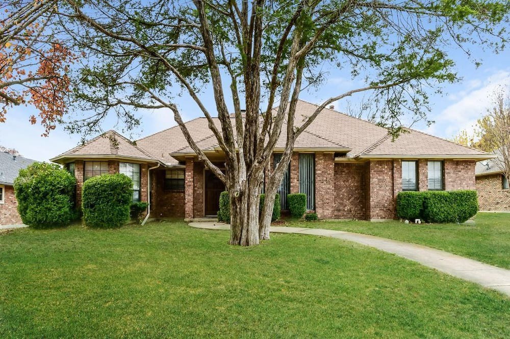 DeSoto House | 3-bedroom house in fantastic DeSoto with AC, WiFi