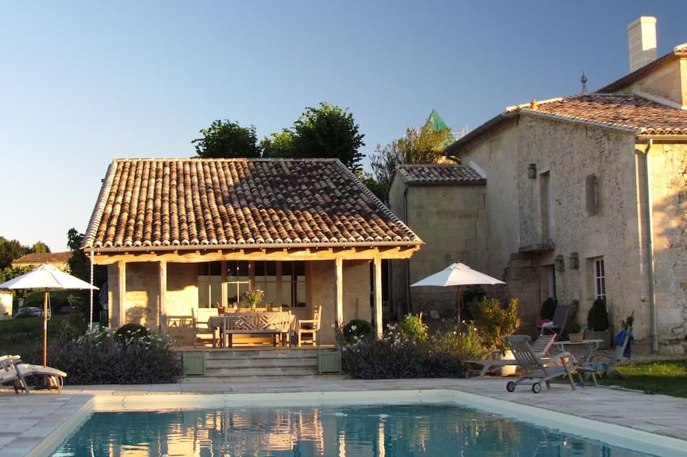 Saint-Vincent-de-Pertignas House | Luxury Chateau near St Emilion, Bordeaux region with Pool and Staff