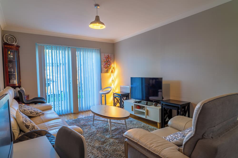 Cults House | Charming 4-bedroom house with AC, fitness room in lovely Cults