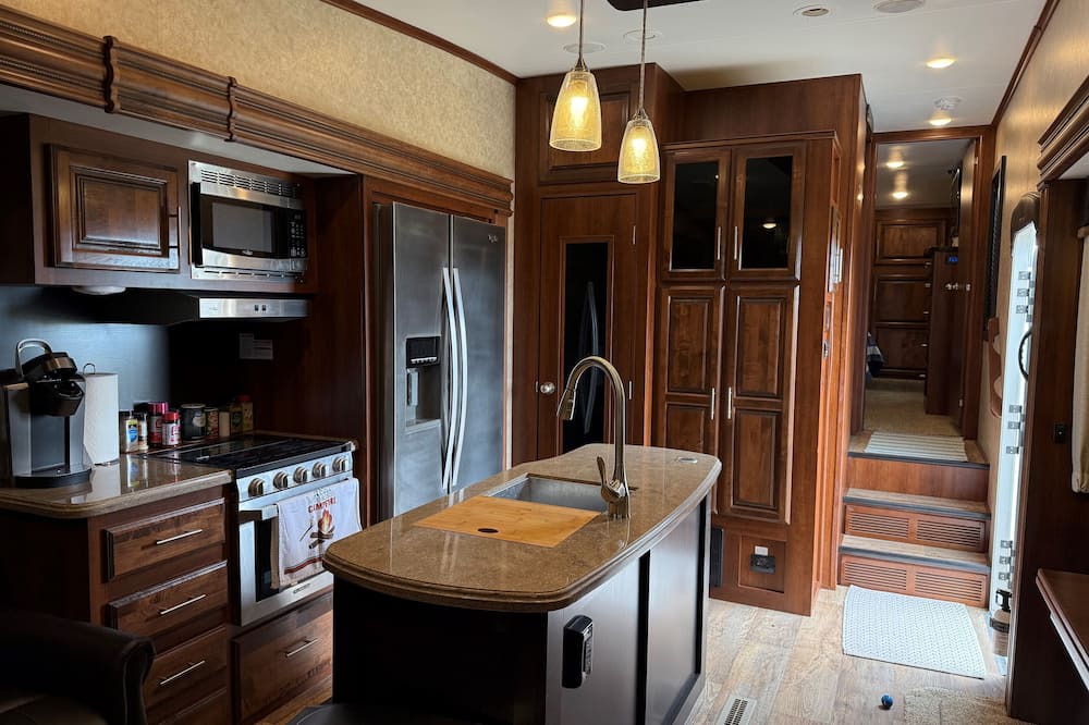 Pierre RV Rental | 2-bedroom campground in peaceful West Prairie with AC/Heat