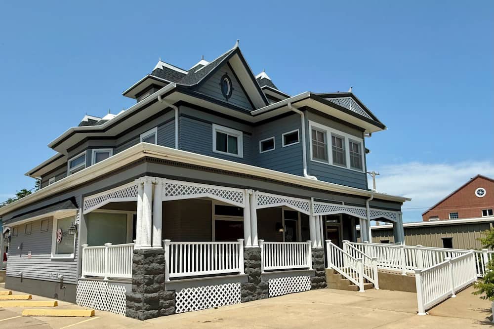 Beatrice House | NEW Listing! HISTORICAL CHARM! 5-bedroom home ready for your retreat!