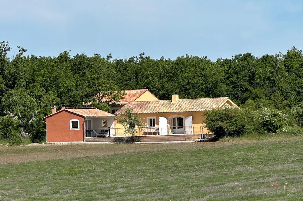 Simiane-la-Rotonde House | High Luberon, detached house between woods and lavender. Heated swimming pool,