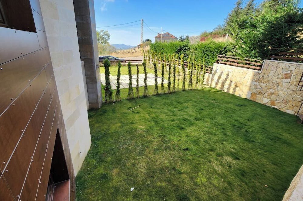 Kfardebian House | 3-Bedroom Townhome with Private Elevator & Large Garden in Marvelous Faqra