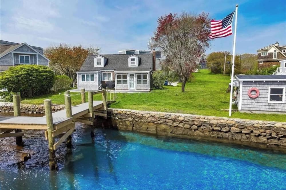 Kenyon House | Serene Fully Remodeled Waterfront Cottage with Brand New Dock & Great Views!
