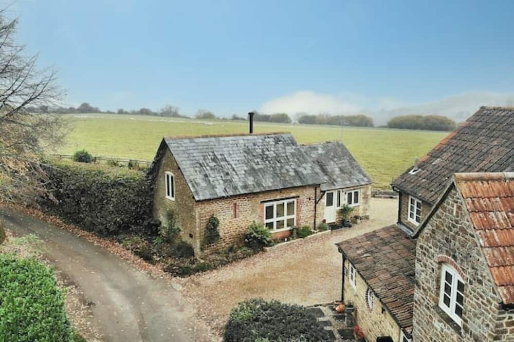 Bremhill Cottage | The Stone Barn - Luxury Barn in Rural Wiltshire
