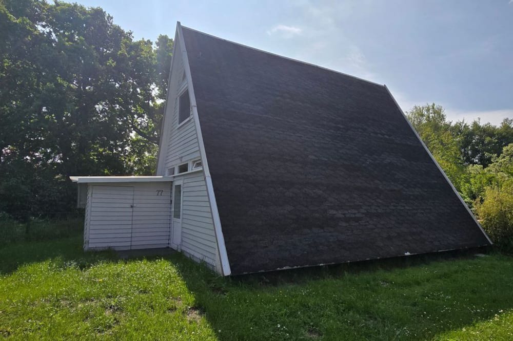 Markgrafenheide House | Finnish hut "MH77" - renovated Finnish hut directly on the dune, approx. 80 m to the