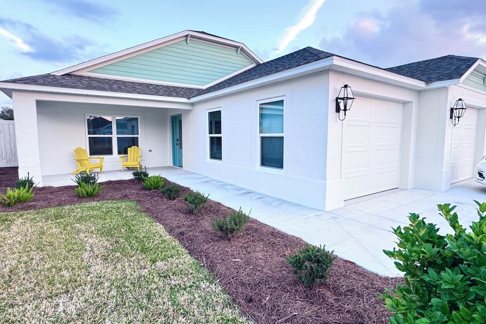 The Villages House | Charming Exquisite Hacienda Hills Golf View with Golf Cart 3-bedroom Brand New