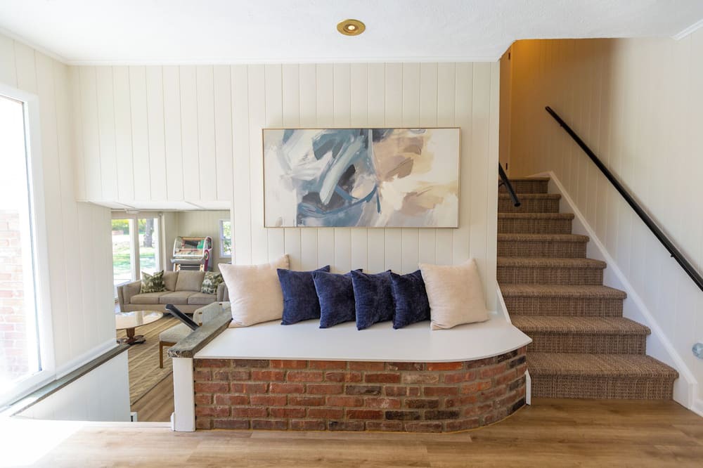 Andover House | Luxurious, fully renovated 5 bedroom home great indoor & outdoor living spaces