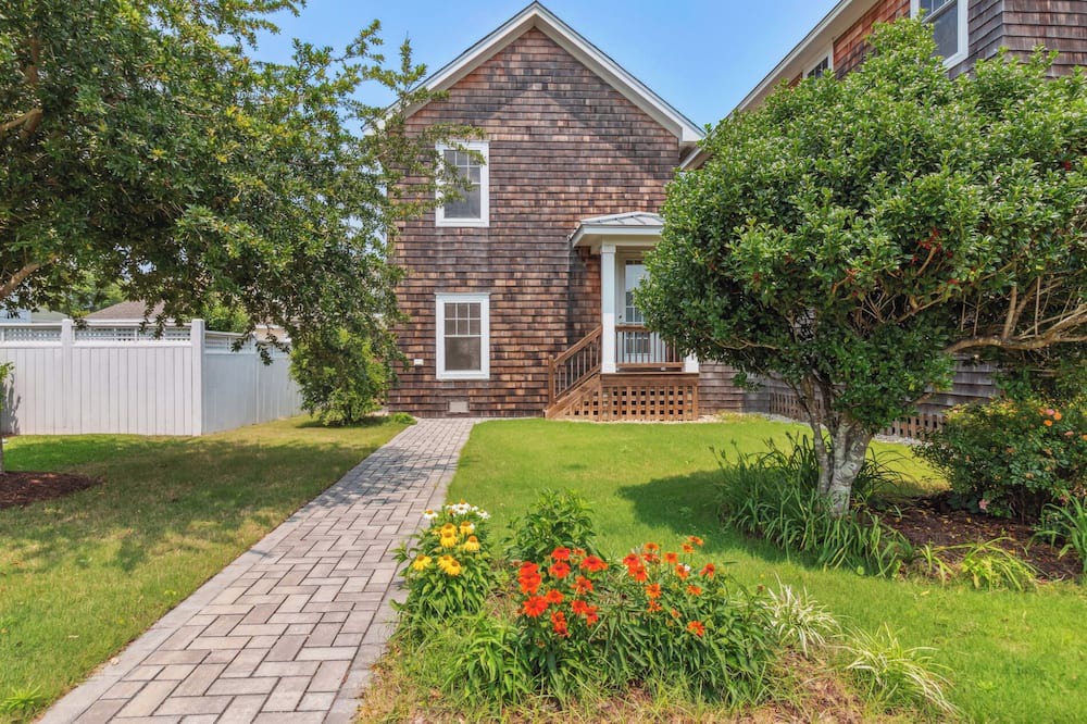 Historic Downtown Manteo Apartment | Myrtle's Retreat* Walk to Festival Park & Downtown