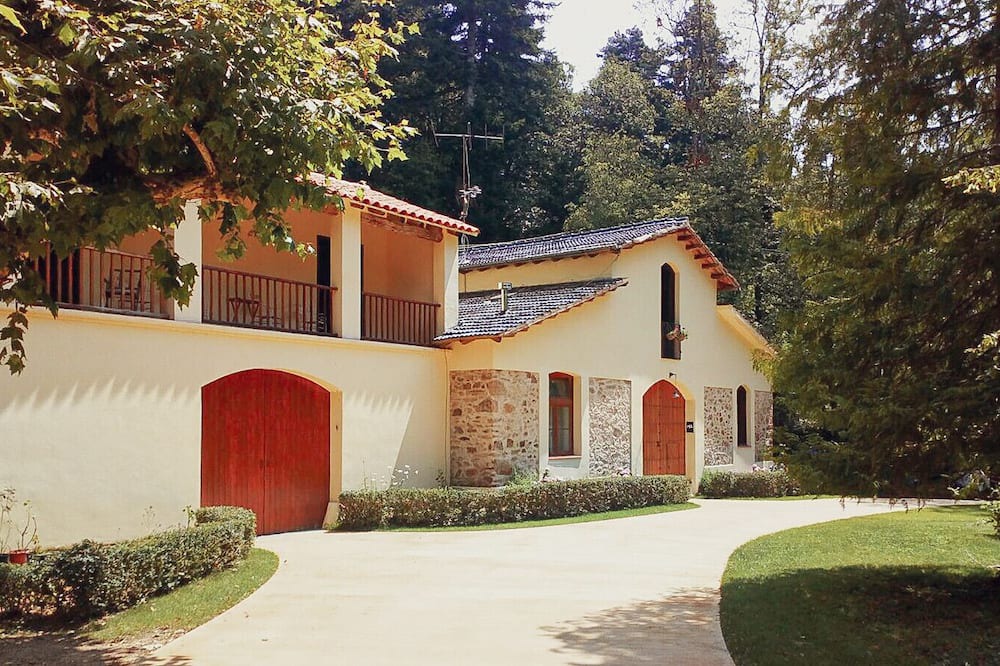 Sant Hilari Sacalm Cottage | Holiday Cottage with Pool in Sant Hilari Sacalm – Masoveria del Castell de Villavecchia