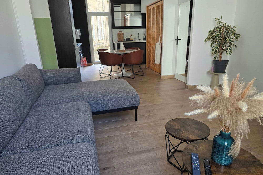 Cadereau Apartment | Spacious apartment with 4 bedrooms in Nimes