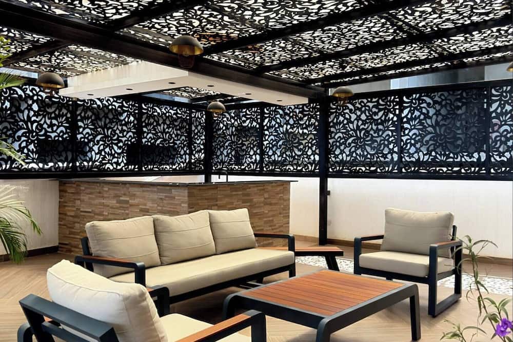 North Ridge Apartment | Stylish 2BR in Cantonments - Pool, Gym, Rooftop - Ideal for Long Stays