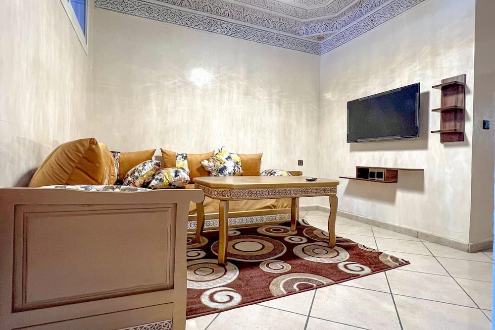 Miramar Apartment | Apparently chic and luxurious