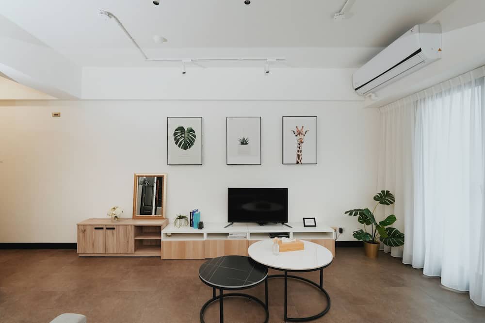 Zhongshan Apartment | Charming 1-bedroom apartment in fabulous Taipei City with AC, WiFi