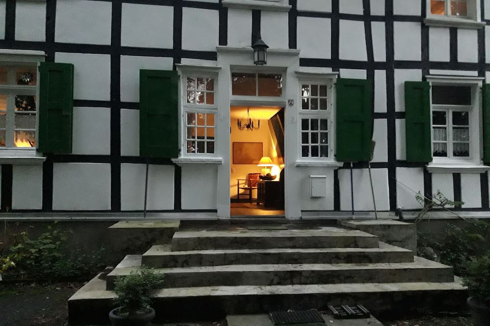 Hattingen Apartment | Living in an idyllic oasis of peace