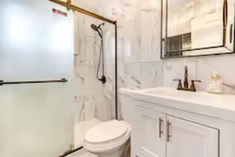 Summit Station House | 3-bedroom house in welcoming Columbus with WiFi, AC