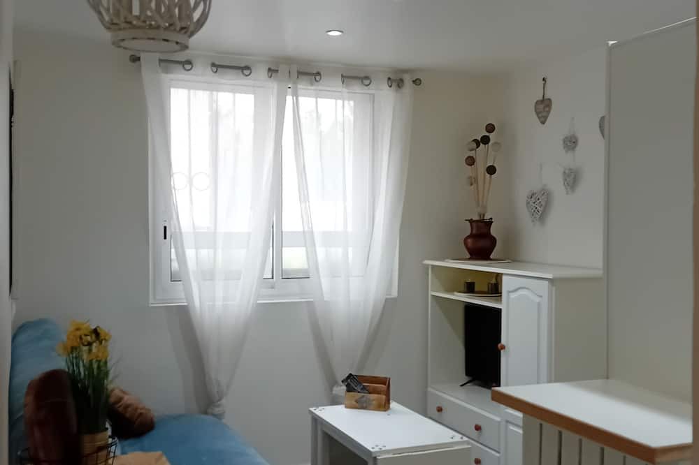Malpasse Bed & Breakfast | Independent, private guest studio