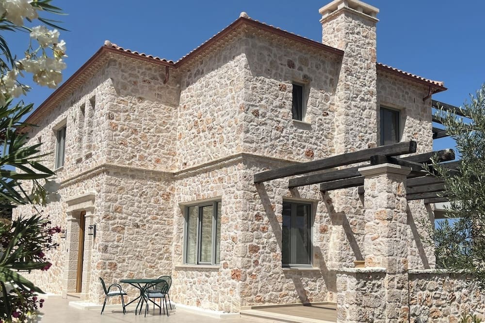 Korithi Villa | Luxury modern Villa, nestled on the mountain side with panoramic sea view.