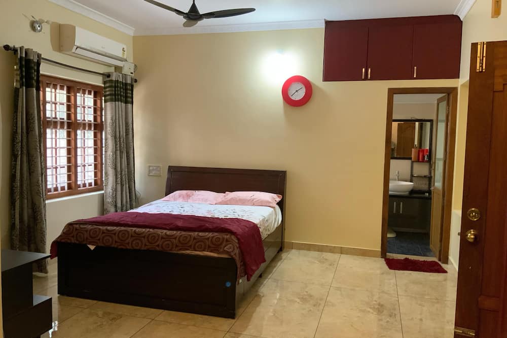 Kozhikode Villa | "Rohini Villa" 5 Bedroom Luxury Garden Villa in Kozhikode