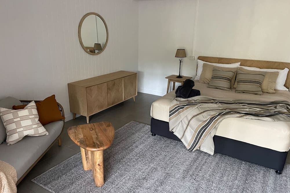 Mission Beach Apartment | Rainforest King Rooms | Shared Kitchen + Lounge | Sleeps 2–8