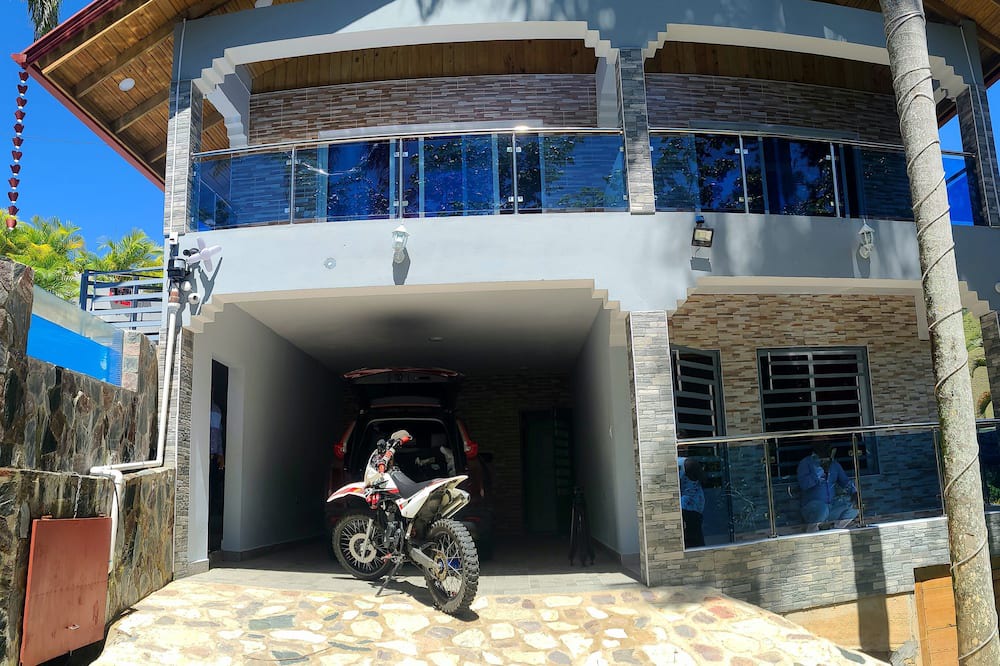 Jarabacoa Villa | Jarabacoa, Beautiful villa, River Nearby Free Coffee, Wi-fi, Free Parking.