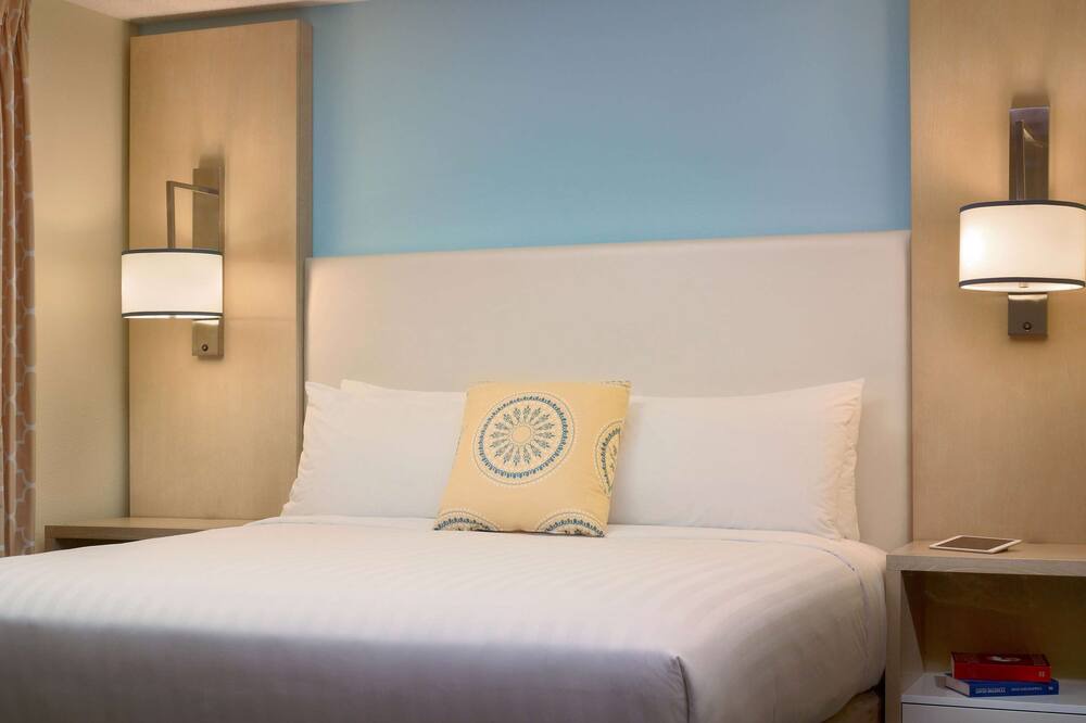 Central Business District Apartment | Your Comfort in Mind! Kitchen, Onsite Parking!