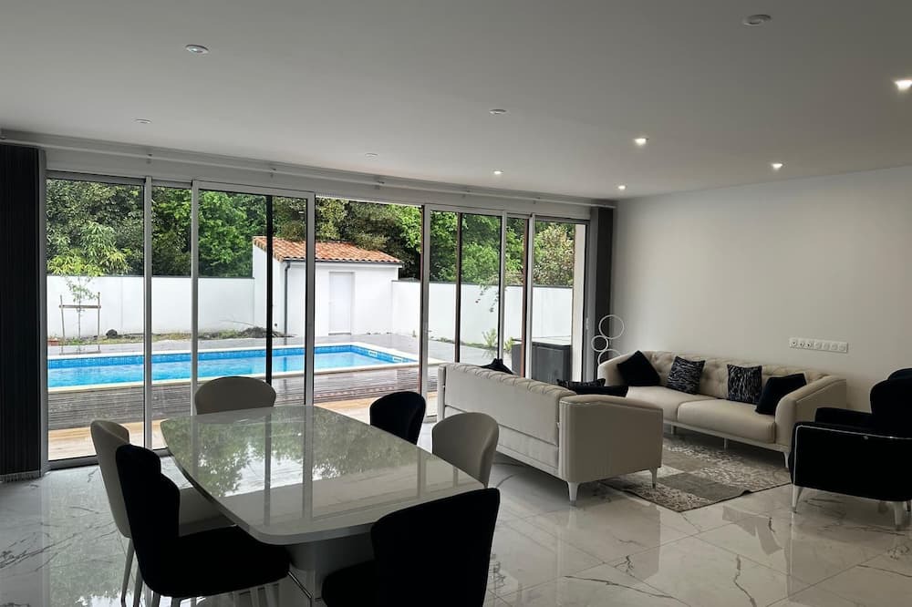 Bordeaux House | New house with swimming pool