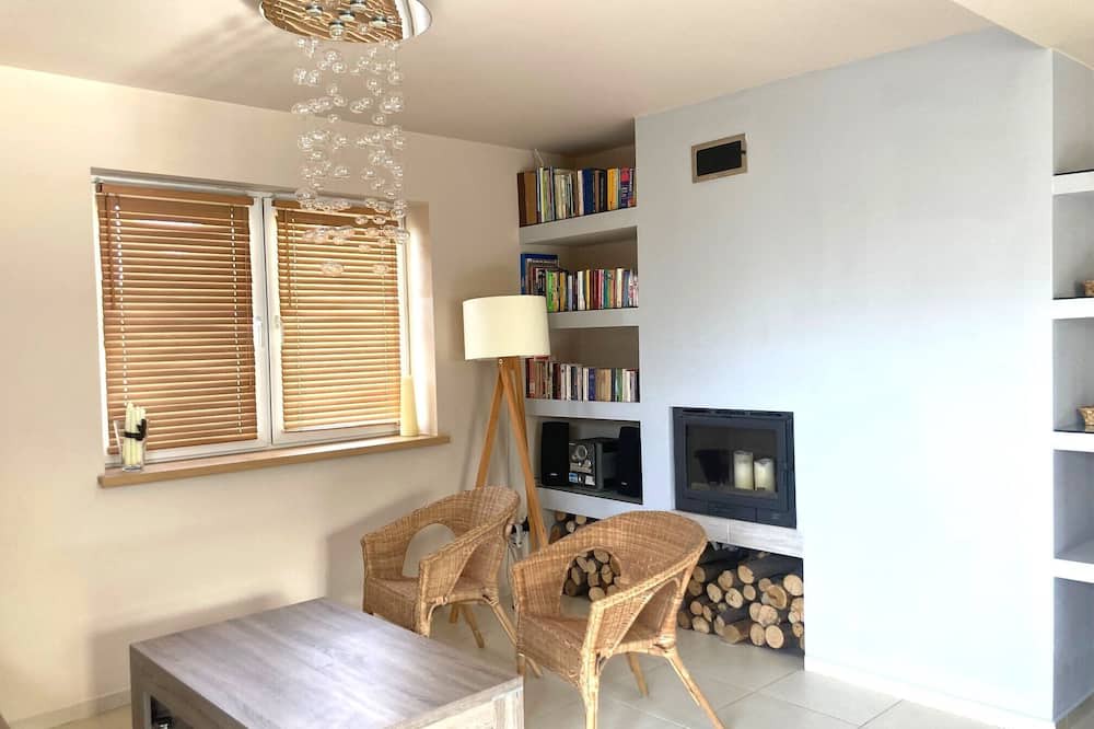 Przemysl Villa | Tranquil villa with WiFi in Przemyśl