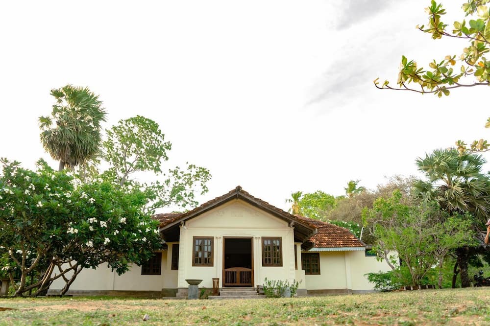 Irrakkakandi Villa | Surya Lagoon Village-Lovely 4-bedroom villa in Nilaveli with WiFi and AC