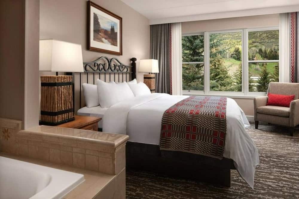 Highland Meadows Condo | 2-bedroom condo in lovely Vail with fitness room,Handball. Indoor Pool and Sauna