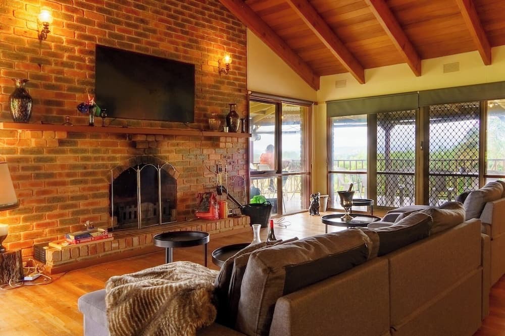 Yarra Glen House | Classic Farmhouse Vineyard Yarra Valley
