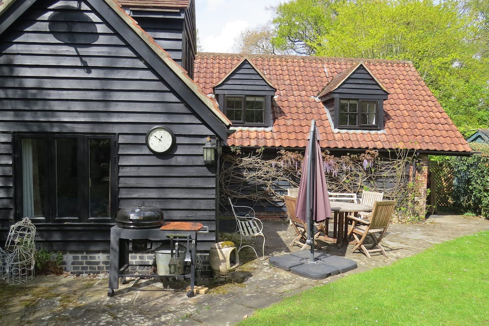 Bury St Edmunds Apartment | Charming 1-bedroom Cart Lodge in Horringer close to Bury St Edmunds