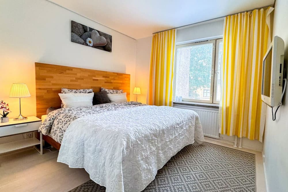 Punavuori Apartment | Vibrant Helsinki Stay | 5 Min to Design District