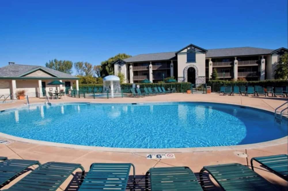 Lake Geneva Apartment | Cozy 1-bedroom apartment with AC, WiFi in charming Lake Geneva