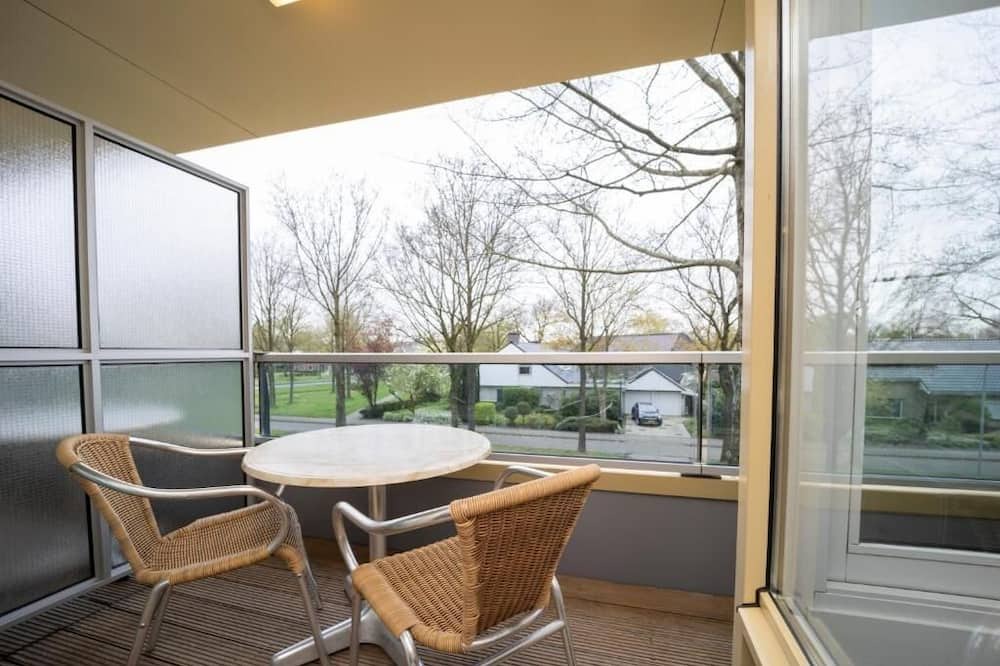 Roden Apartment | Comfortable and Clean Room with Onsite Restaurant and Bar Near Ronostrand