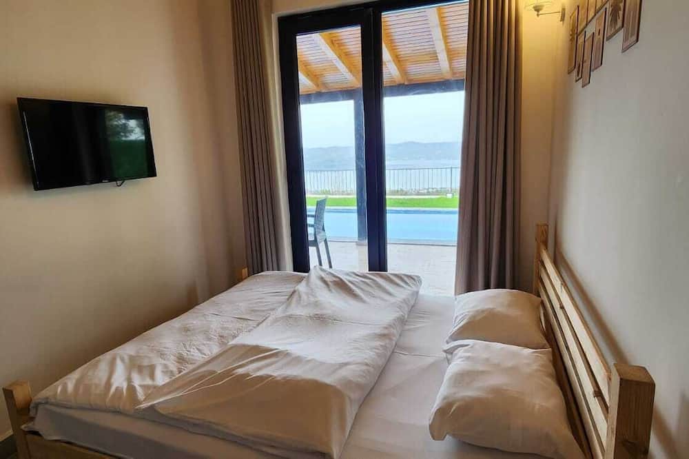 Sapanca House | 2+1 Wooden Villa for 5 People with Lake View - Heated Pool - Jacuzzi - Fireplace