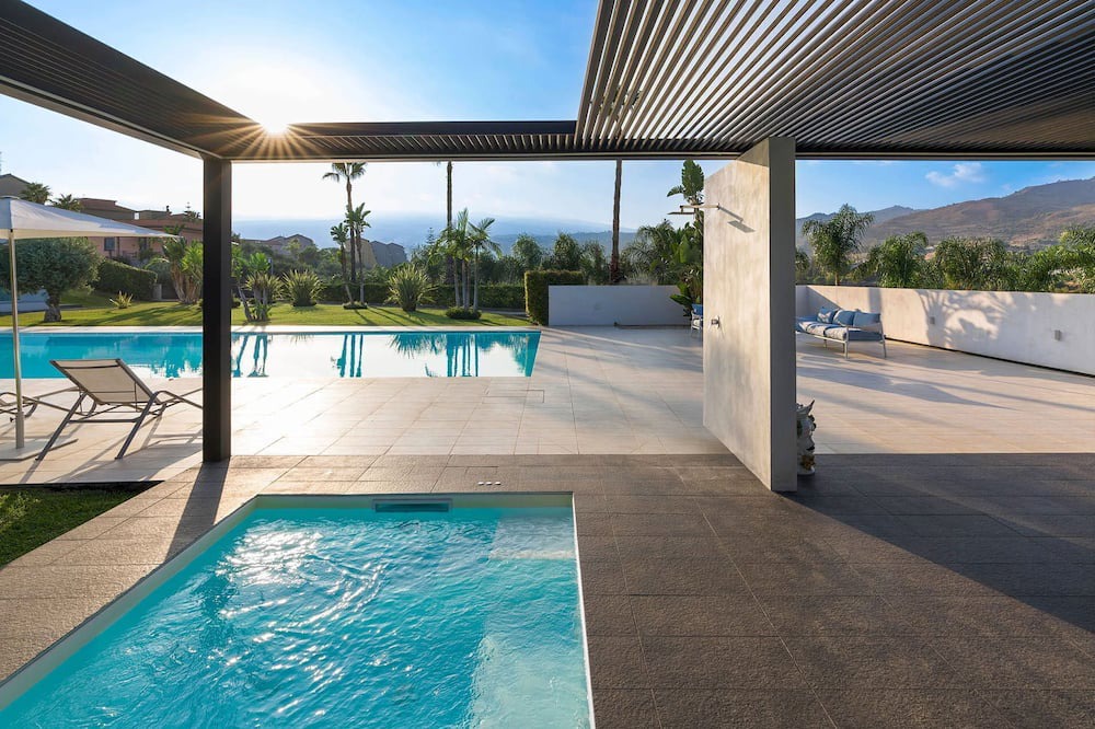 Fiumefreddo di Sicilia Villa | My Rental Homes - Villa Inga with ample garden, private pool,in-room Jacuzzi tub