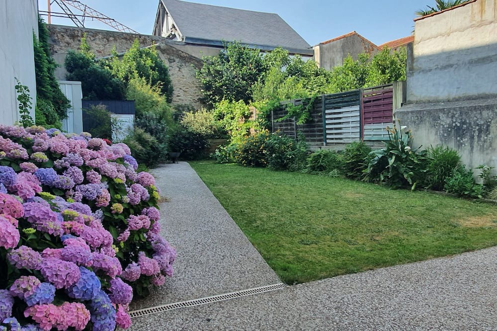 La Roche-sur-Yon House | CHARACTER HOUSE DOWNTOWN