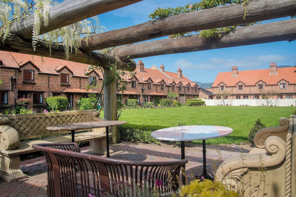 Stoke Apartment | Monaco Village Apartment - Stylish Townhouse in Grand Arden Complex