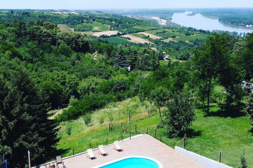 Sremski Karlovci Villa | Pruža jedinstveno iskustvo koje kombinuje prirodnu lepotu, luksuz i opuštanje.