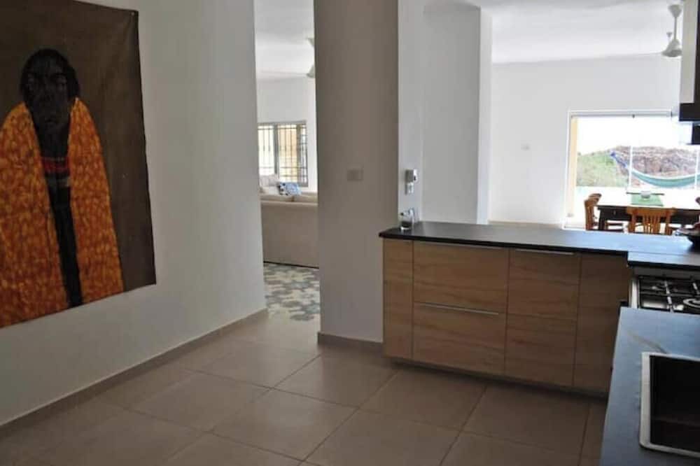 Al-Maghtas House | ★ Spacious Retreat ★ Stunning Views, Pool, Art