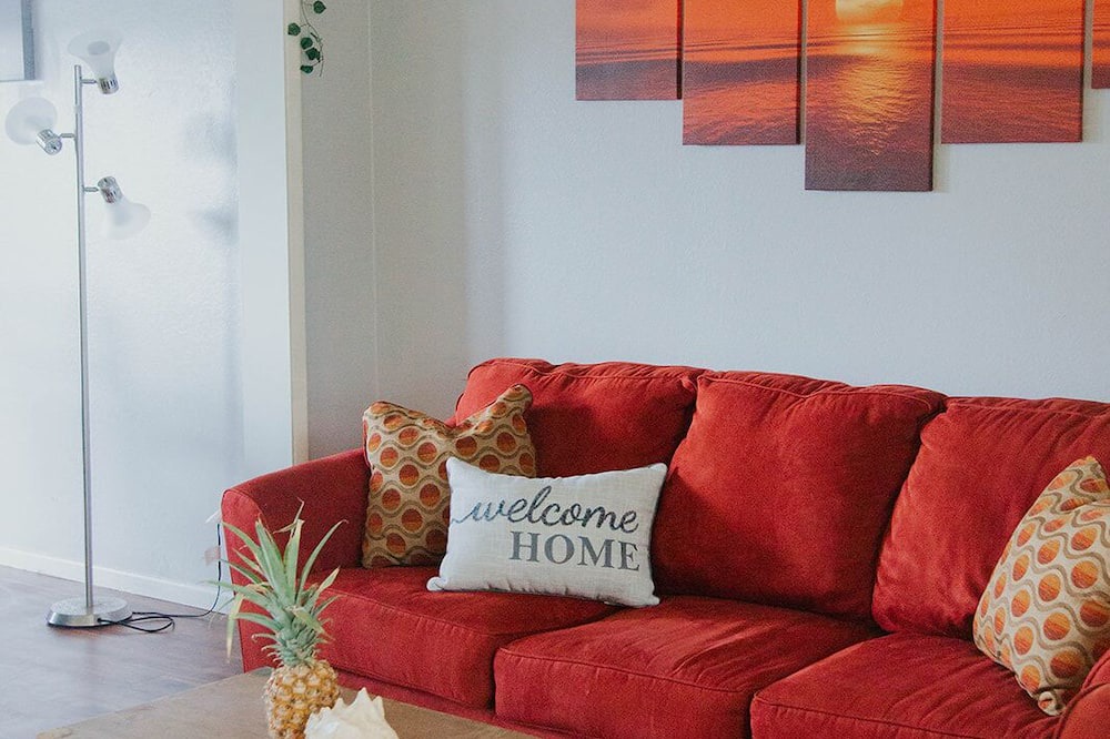 Waimalu House | 3-bedroom townhome in delightful Aiea with AC, WiFi