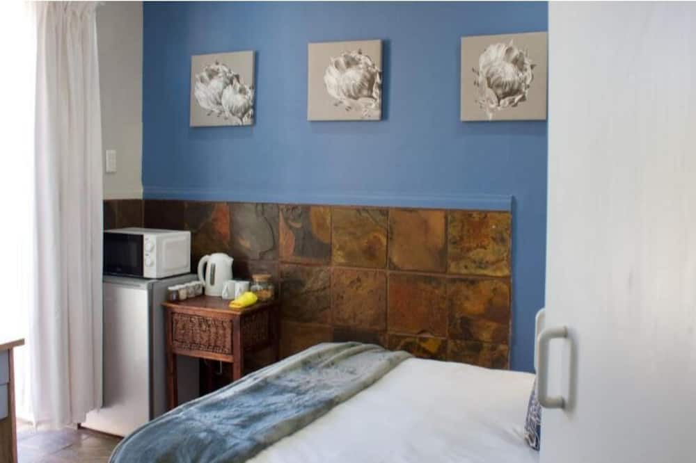 Fichardt Park Apartment | Orchard Guesthouse Twin Room