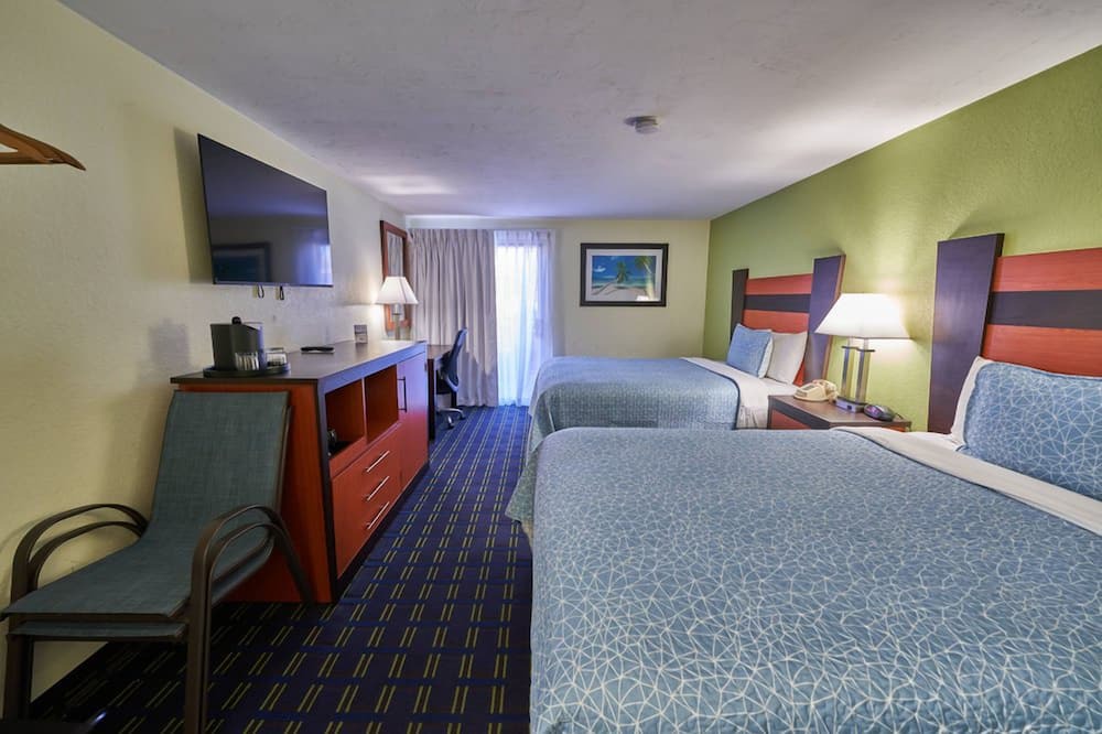 West Yarmouth Resort | Cozy Escape w/Indoor Pool, Playground, & Complimentary Breakfast for Families