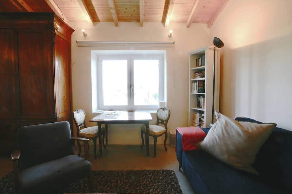 Tomar Apartment | Romantic Countryside Retreat with Private Garden Near Tomar