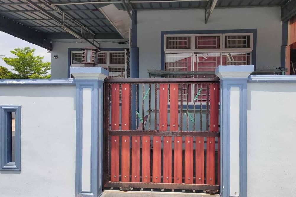 Jitra House | Charming 3-bedroom house in delightful Jitra with Aircond